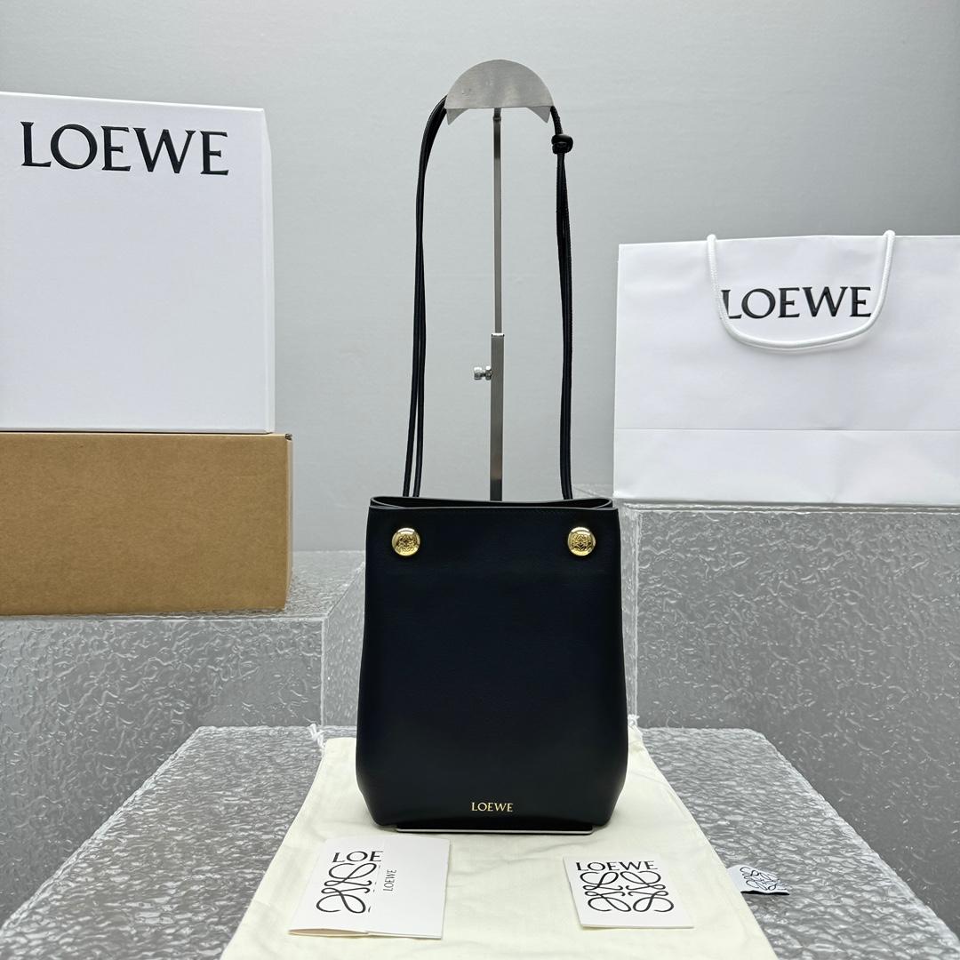 Loewe Pebble Pouch In Smooth Calfskin  - FashionPlug