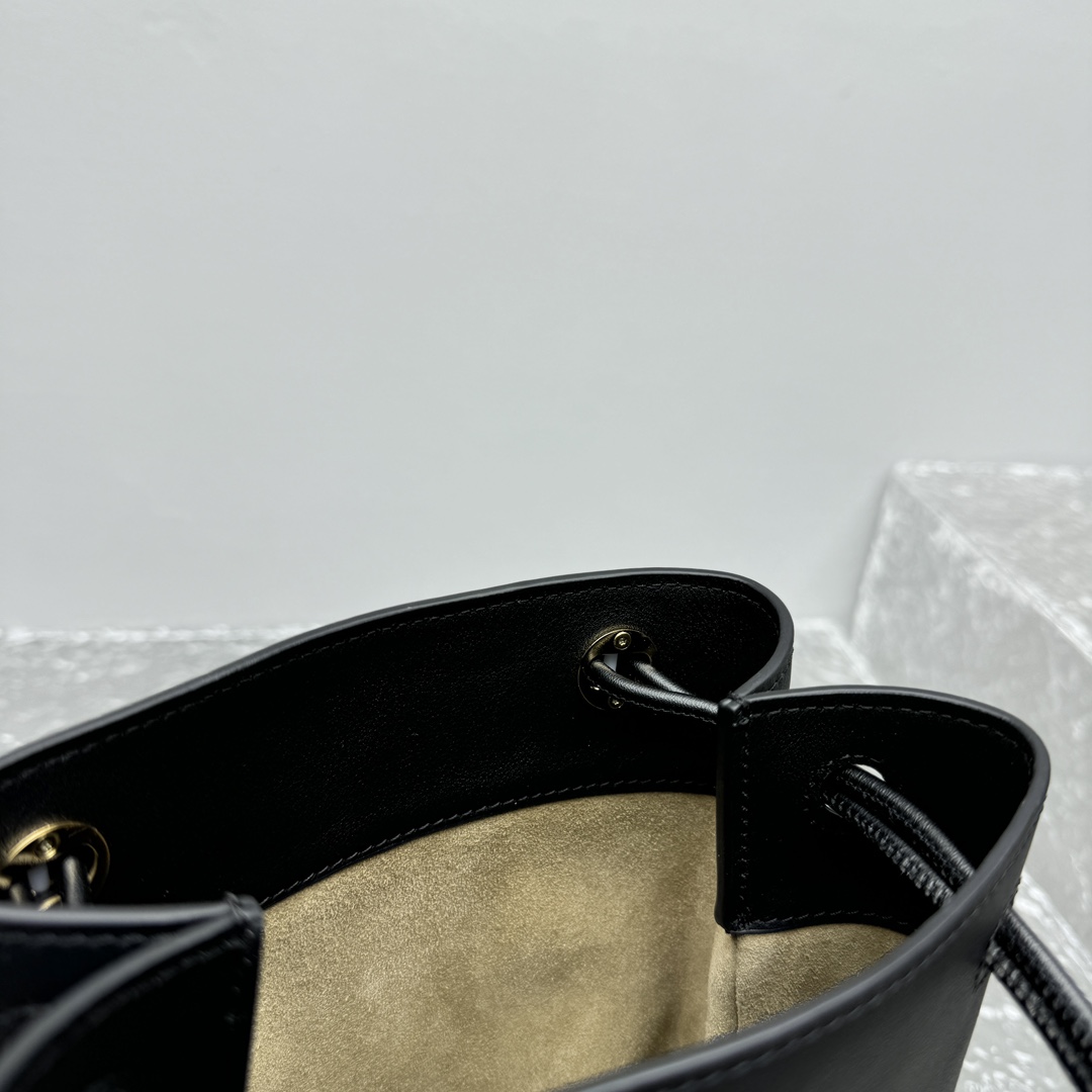 Loewe Pebble Pouch In Smooth Calfskin  - FashionPlug