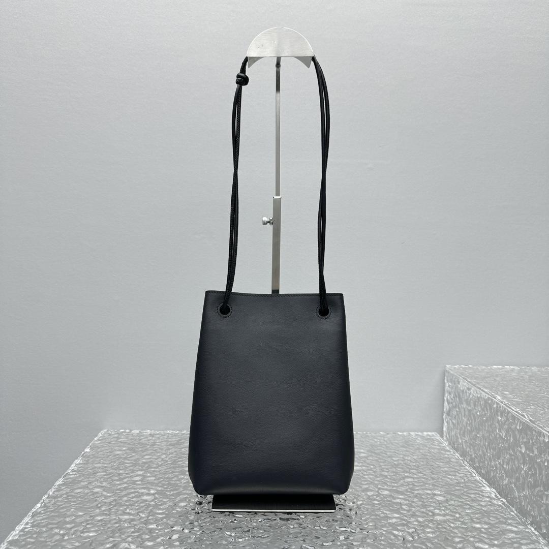 Loewe Pebble Pouch In Smooth Calfskin  - FashionPlug