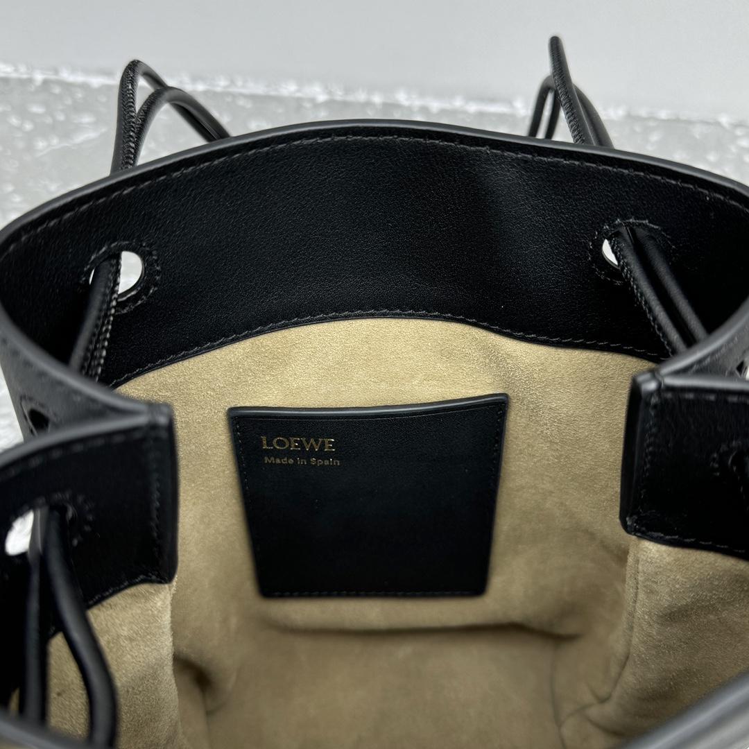 Loewe Pebble Pouch In Smooth Calfskin  - FashionPlug