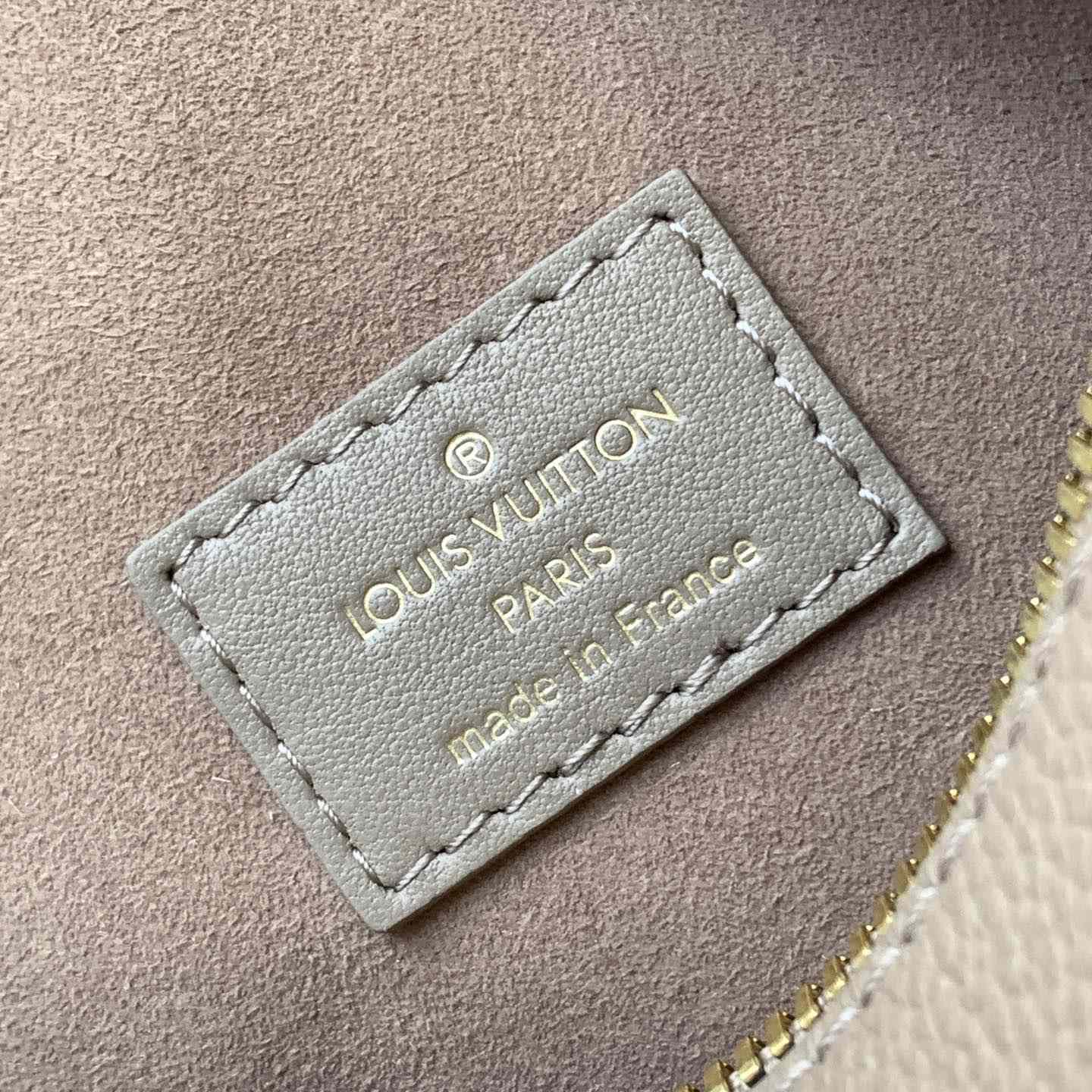 Louis Vuitton Side Trunk MM   M25072 - FashionPlug