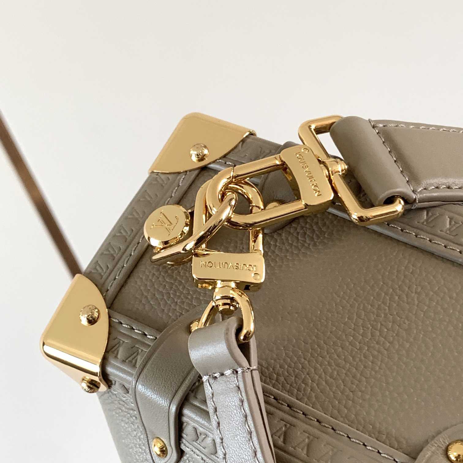 Louis Vuitton Side Trunk MM   M25072 - FashionPlug