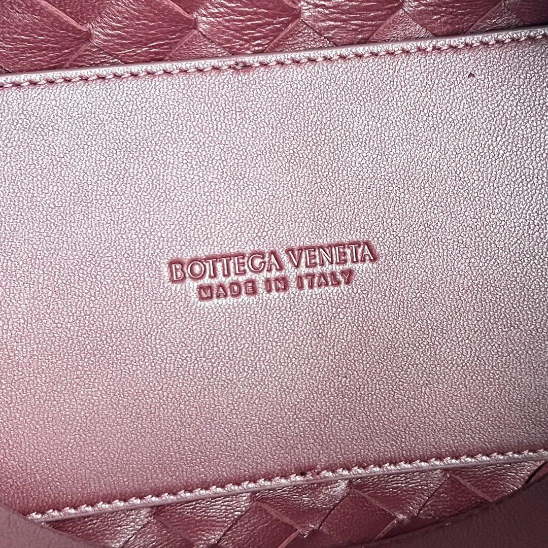 Bottega Veneta Andiamo Chain Leather Shoulder Bag （25x22x10.5cm） - FashionPlug