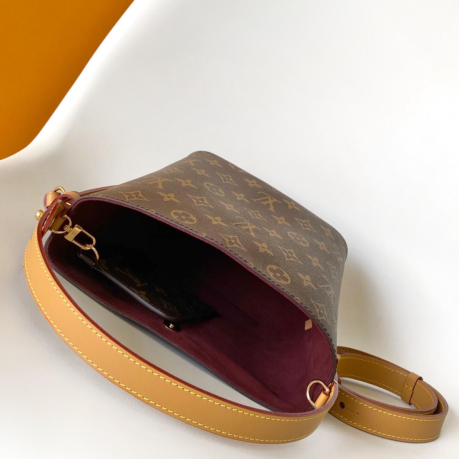 Louis Vuitton All In BB   M12925 - FashionPlug