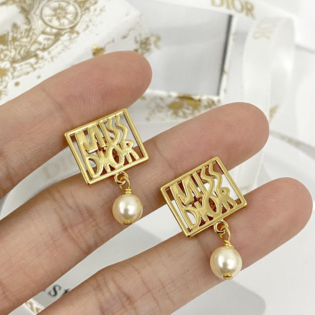 Dior Earrings - FashionPlug