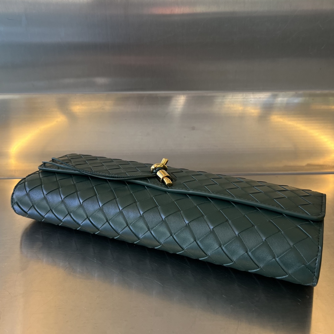 Bottega Veneta Andiamo Clutch 31*13*3cm - FashionPlug