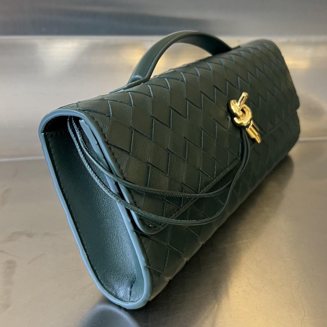 Bottega Veneta Andiamo Clutch 31*13*3cm - FashionPlug