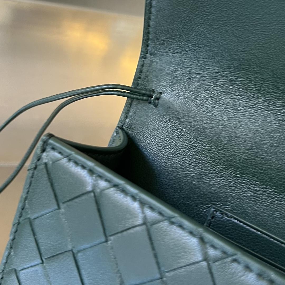 Bottega Veneta Andiamo Clutch 31*13*3cm - FashionPlug