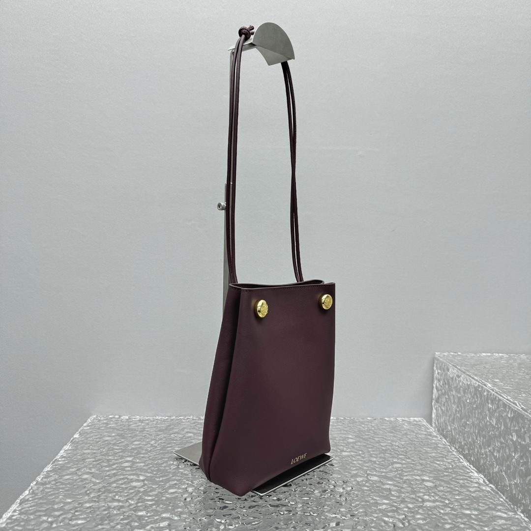 Loewe Pebble Pouch In Smooth Calfskin  - FashionPlug