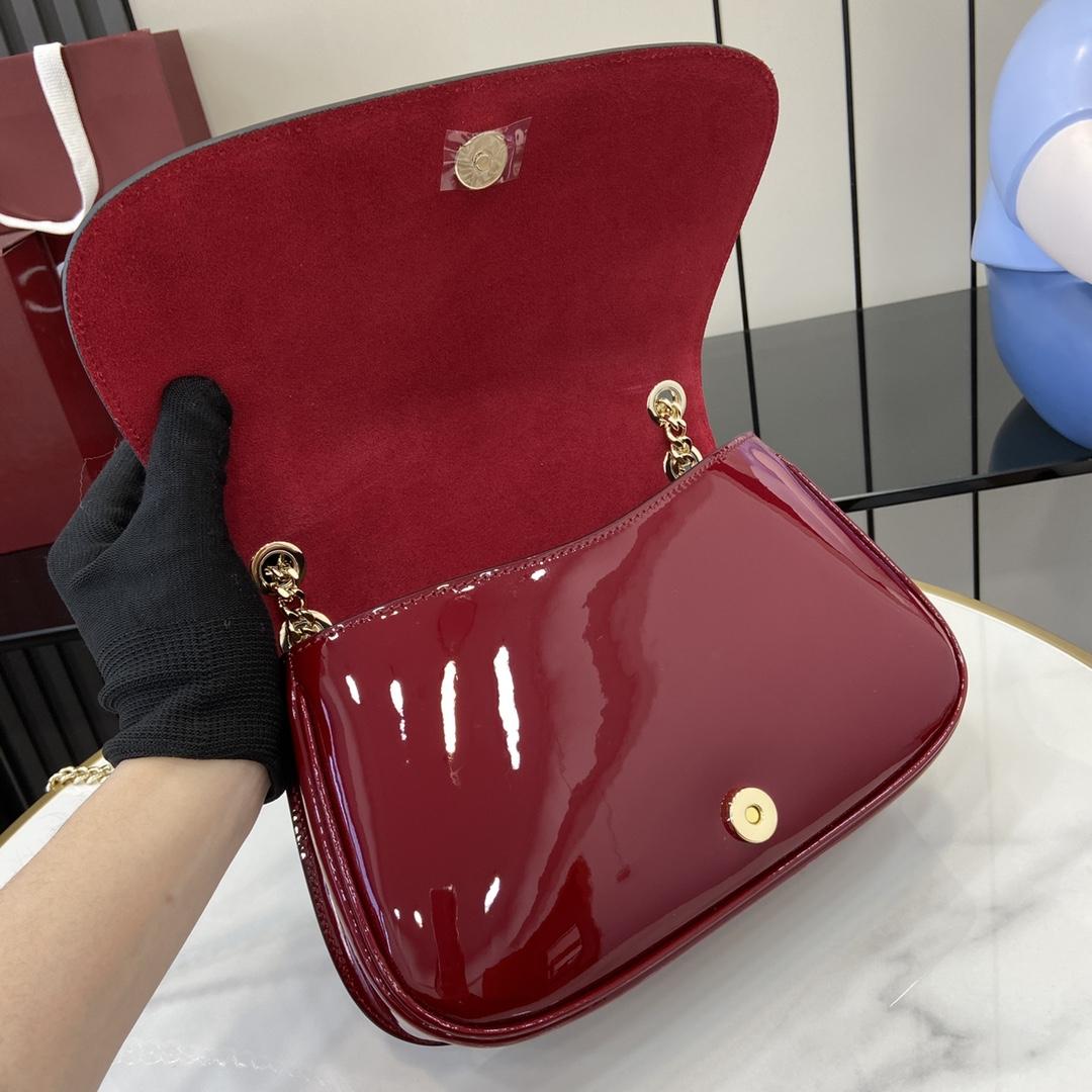Gucci Blondie Small Shoulder Bag - FashionPlug