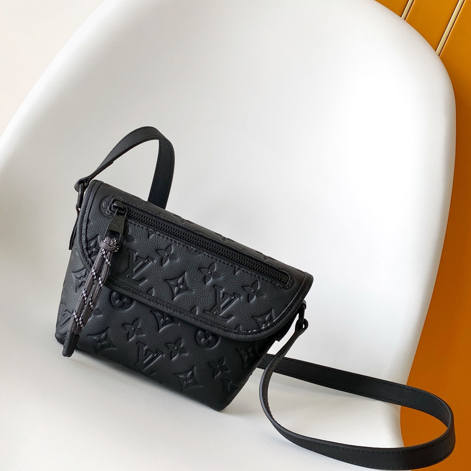 Louis Vuitton Pulse Wearable Wallet  M12636 - FashionPlug