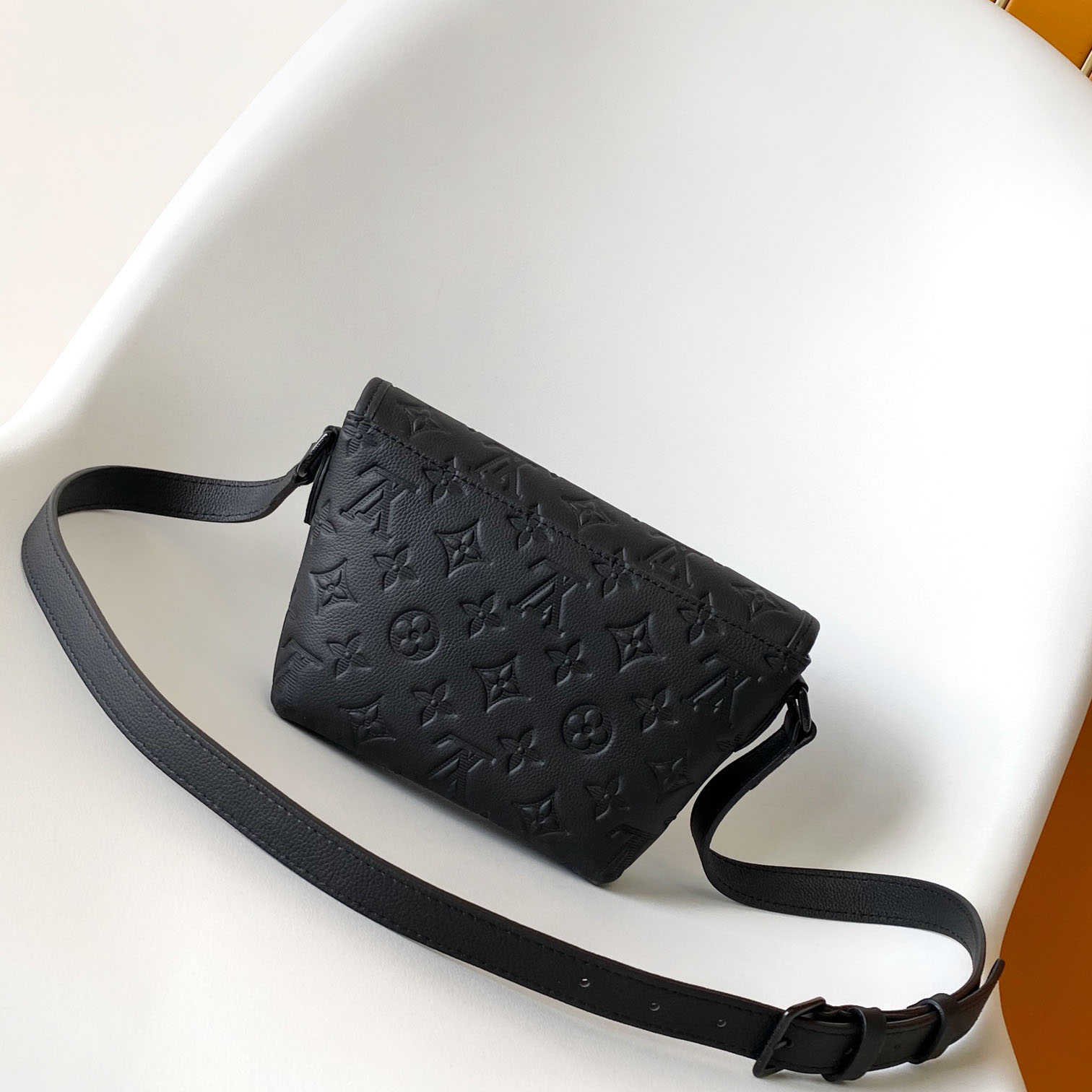 Louis Vuitton Pulse Wearable Wallet  M12636 - FashionPlug