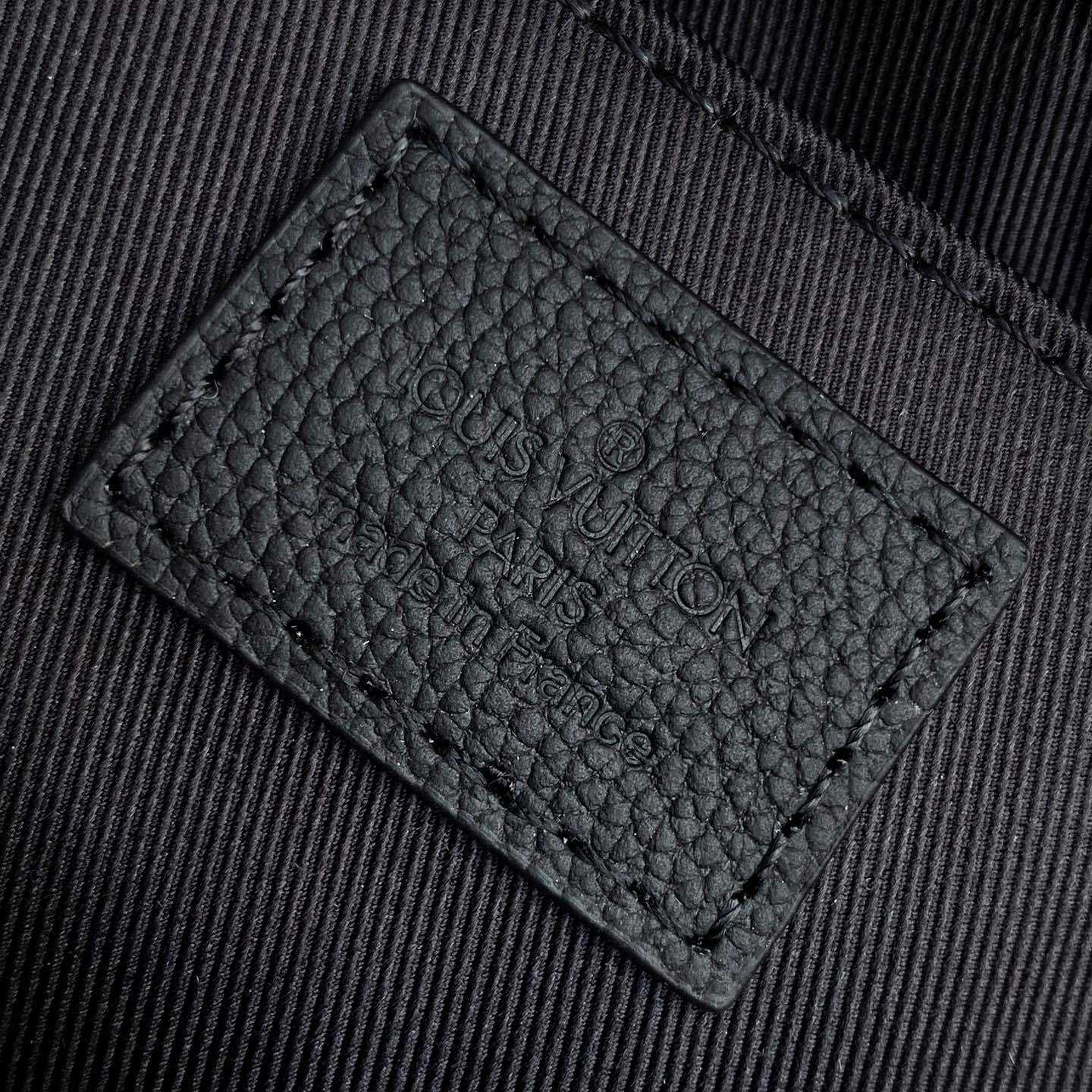 Louis Vuitton Pulse Wearable Wallet  M12636 - FashionPlug