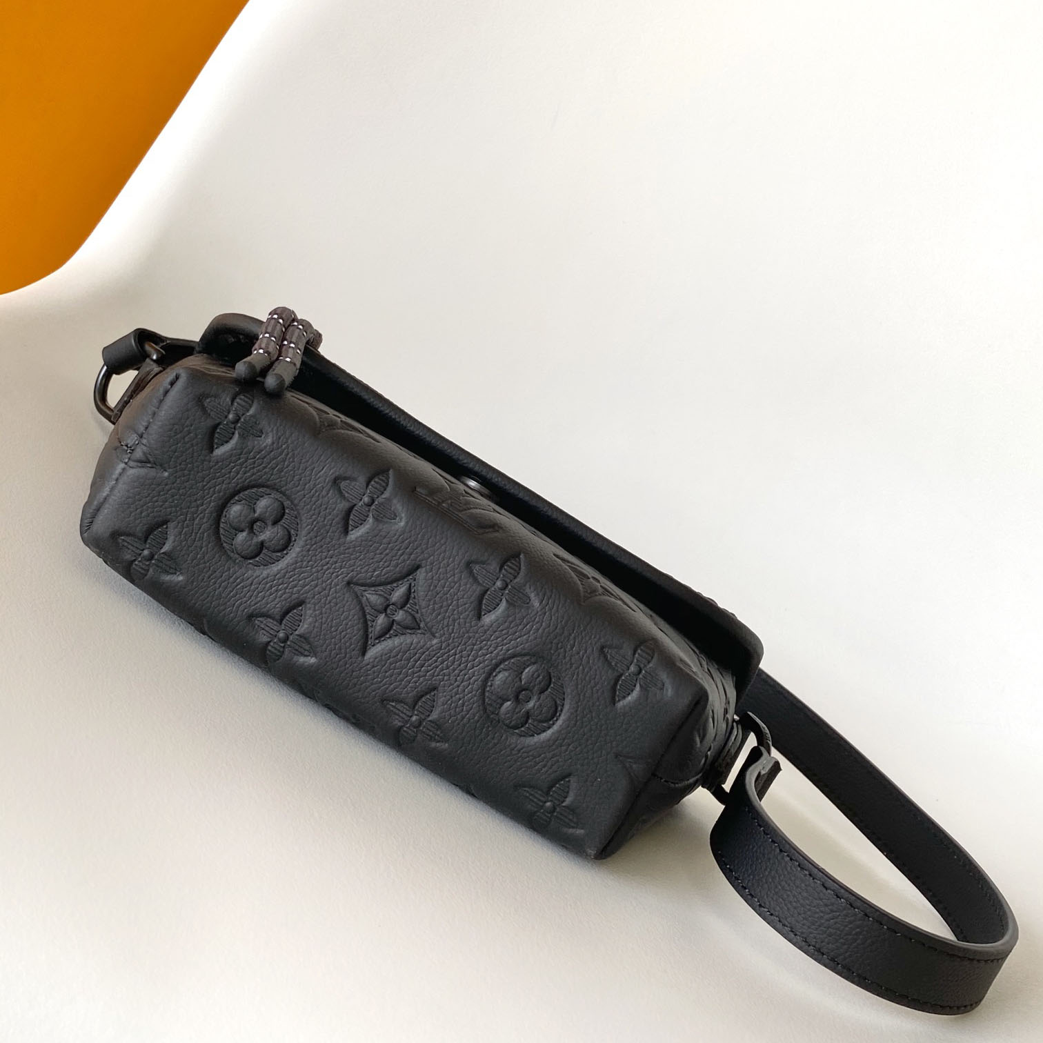 Louis Vuitton Pulse Wearable Wallet  M12636 - FashionPlug