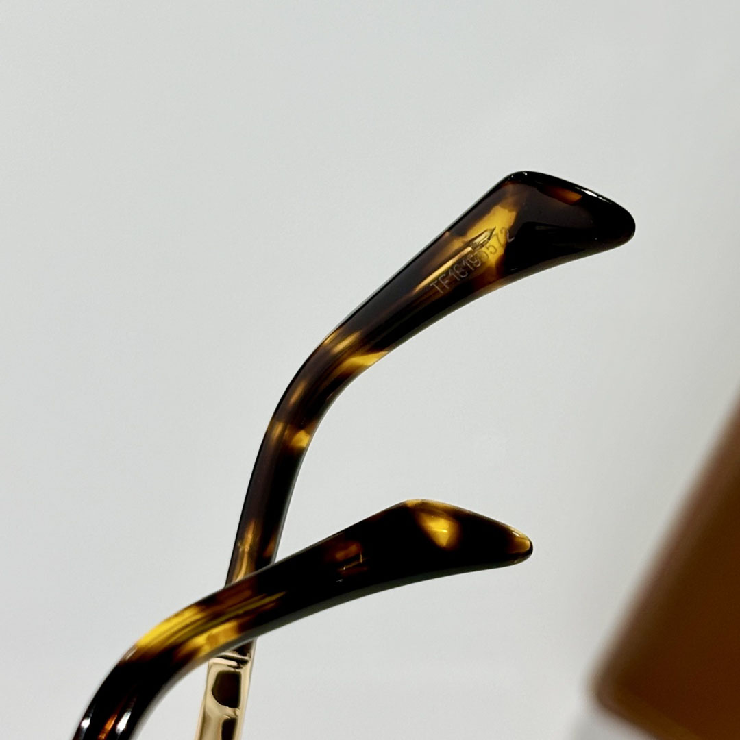 Celine CL40293 Sunglasses  - FashionPlug
