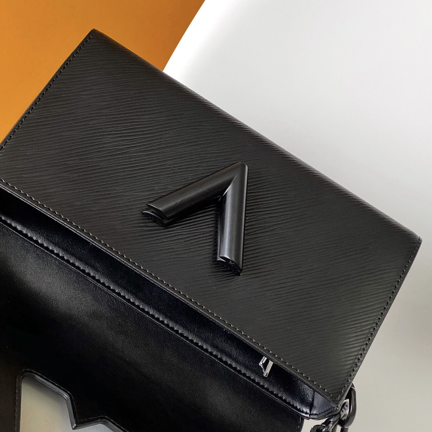 Louis Vuitton Twist West  M25336 - FashionPlug