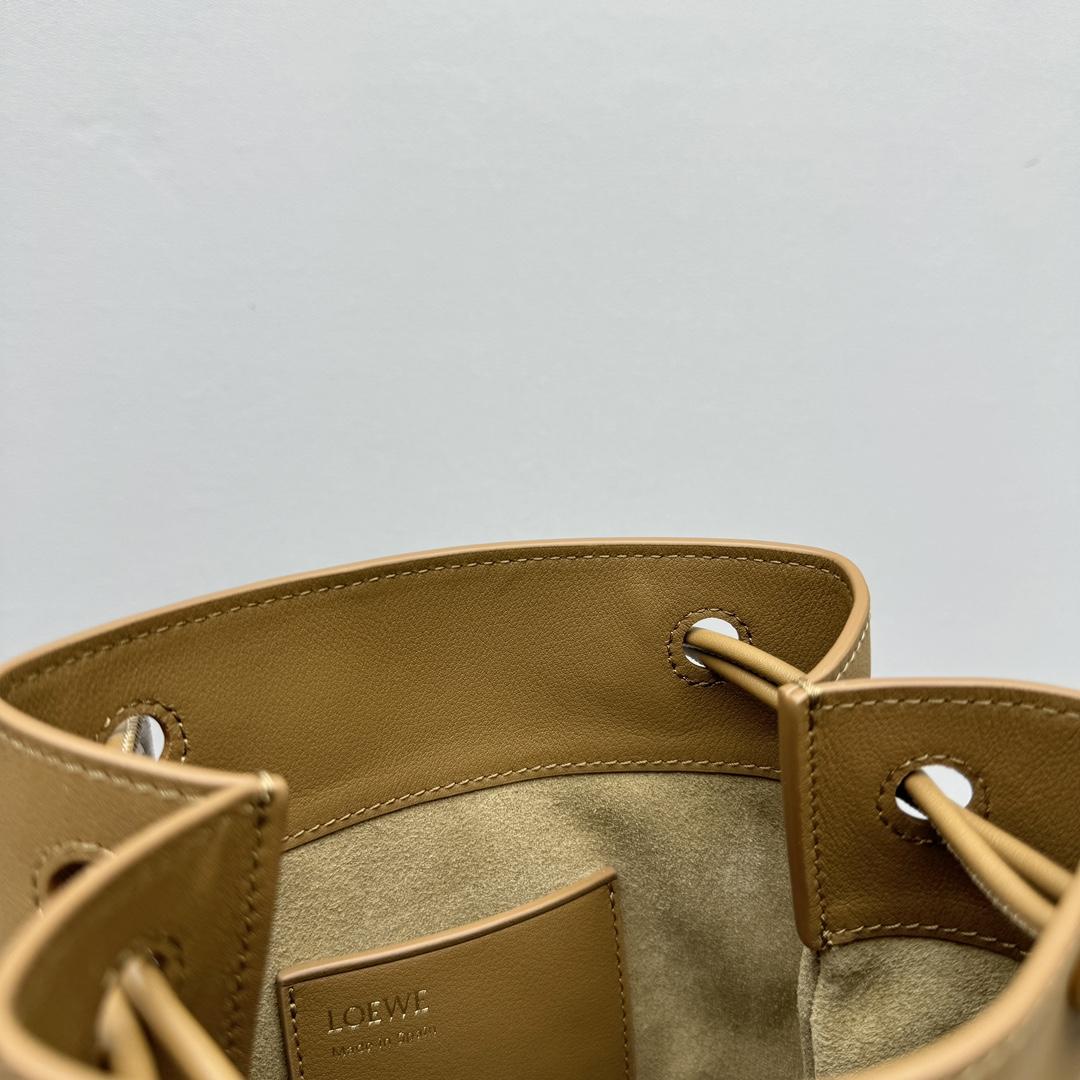 Loewe Pebble Pouch In Smooth Calfskin  - FashionPlug