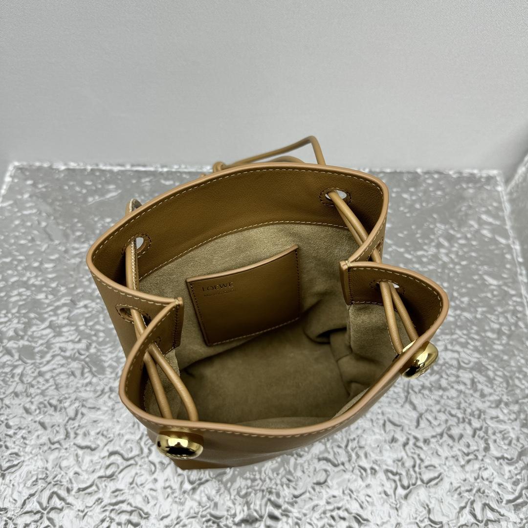 Loewe Pebble Pouch In Smooth Calfskin  - FashionPlug