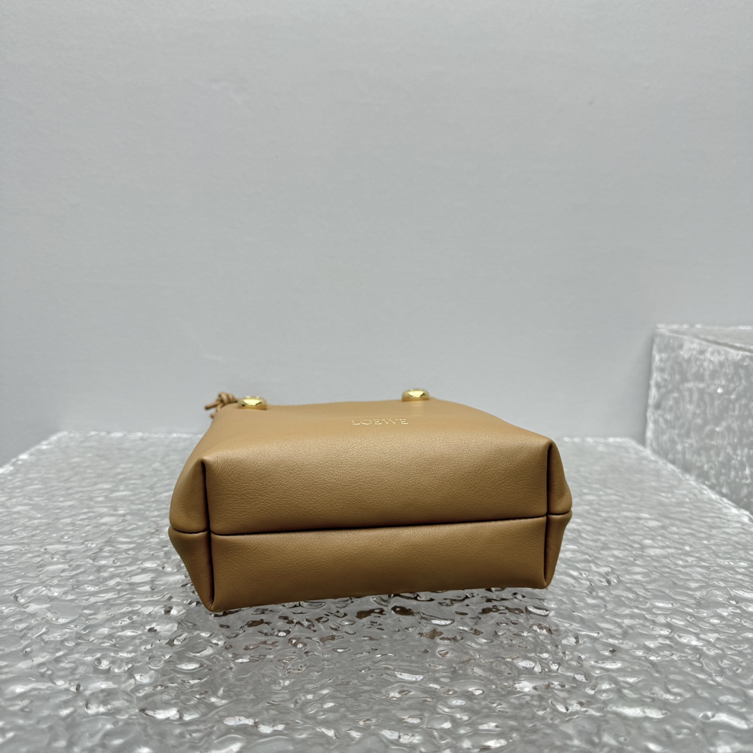 Loewe Pebble Pouch In Smooth Calfskin  - FashionPlug