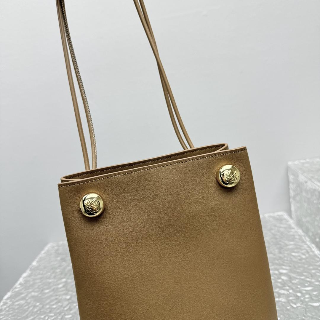 Loewe Pebble Pouch In Smooth Calfskin  - FashionPlug