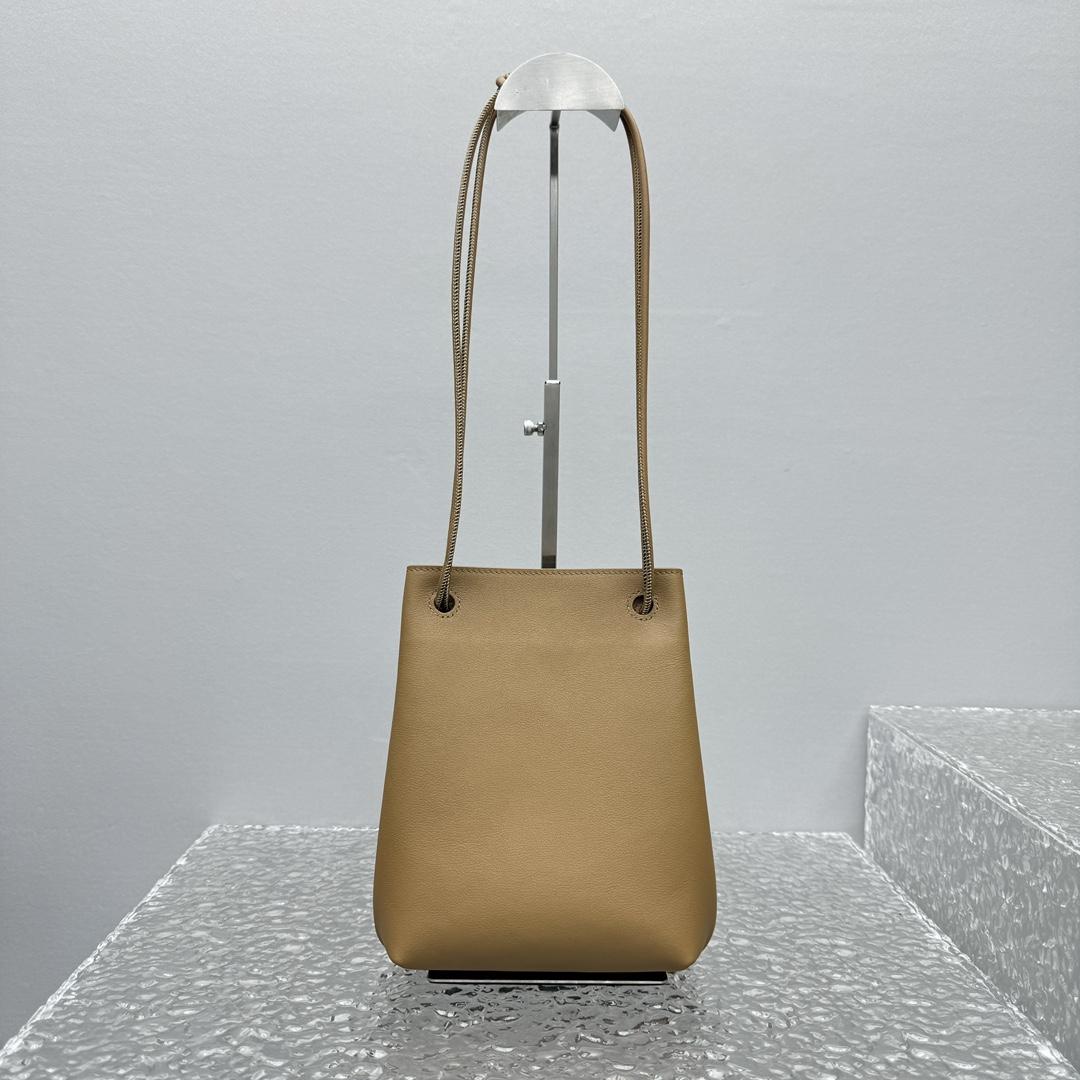 Loewe Pebble Pouch In Smooth Calfskin  - FashionPlug