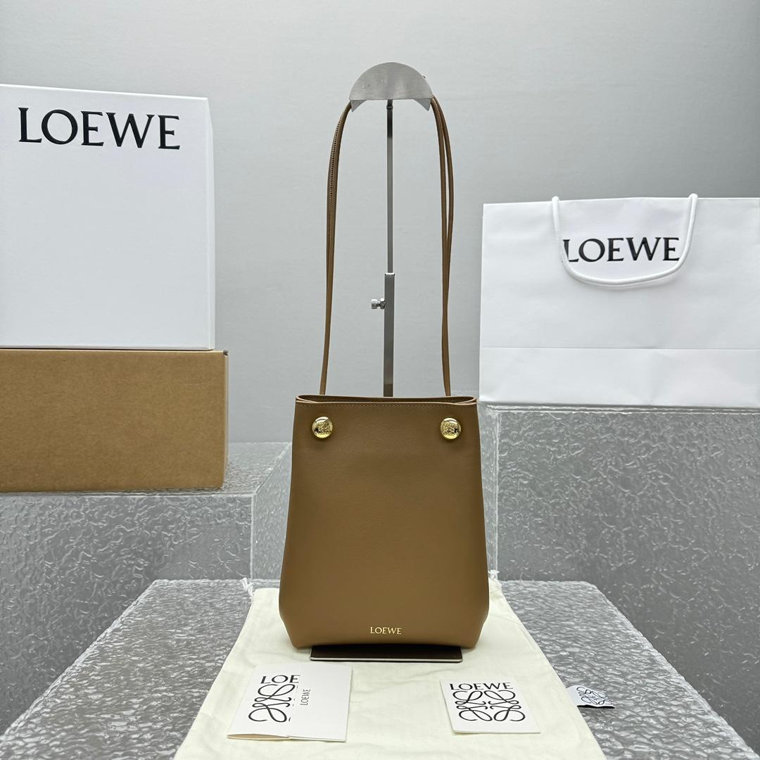 Loewe Pebble Pouch In Smooth Calfskin  - FashionPlug