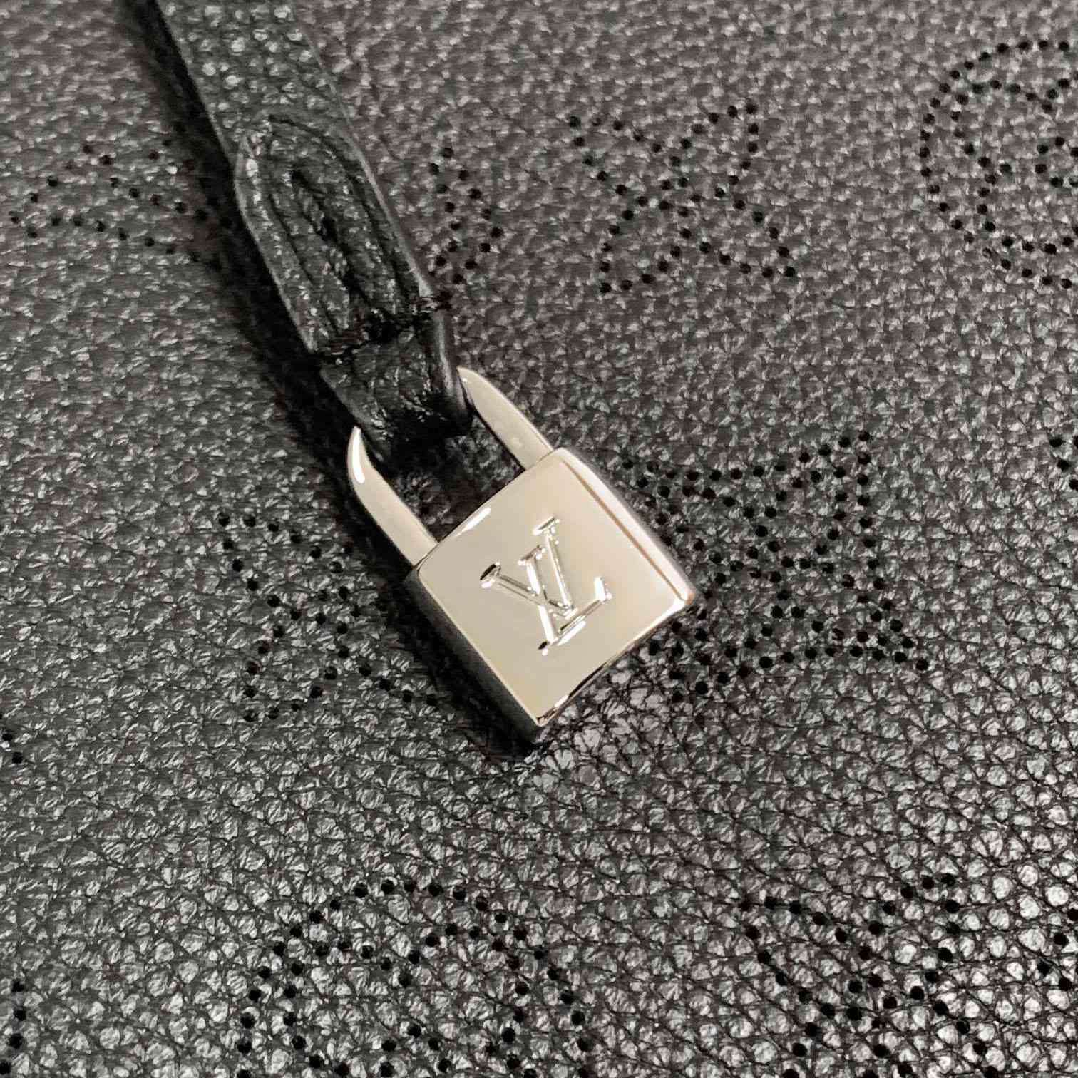 Louis Vuitton Flore  M12139 - FashionPlug