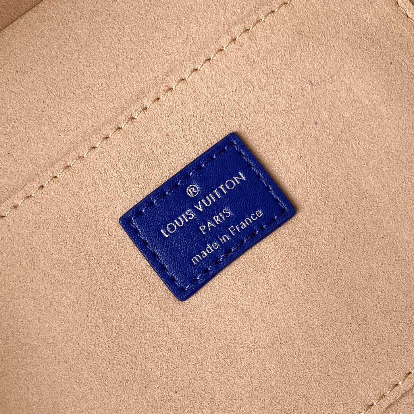 Louis Vuitton Shopper Clutch  M14028 - FashionPlug