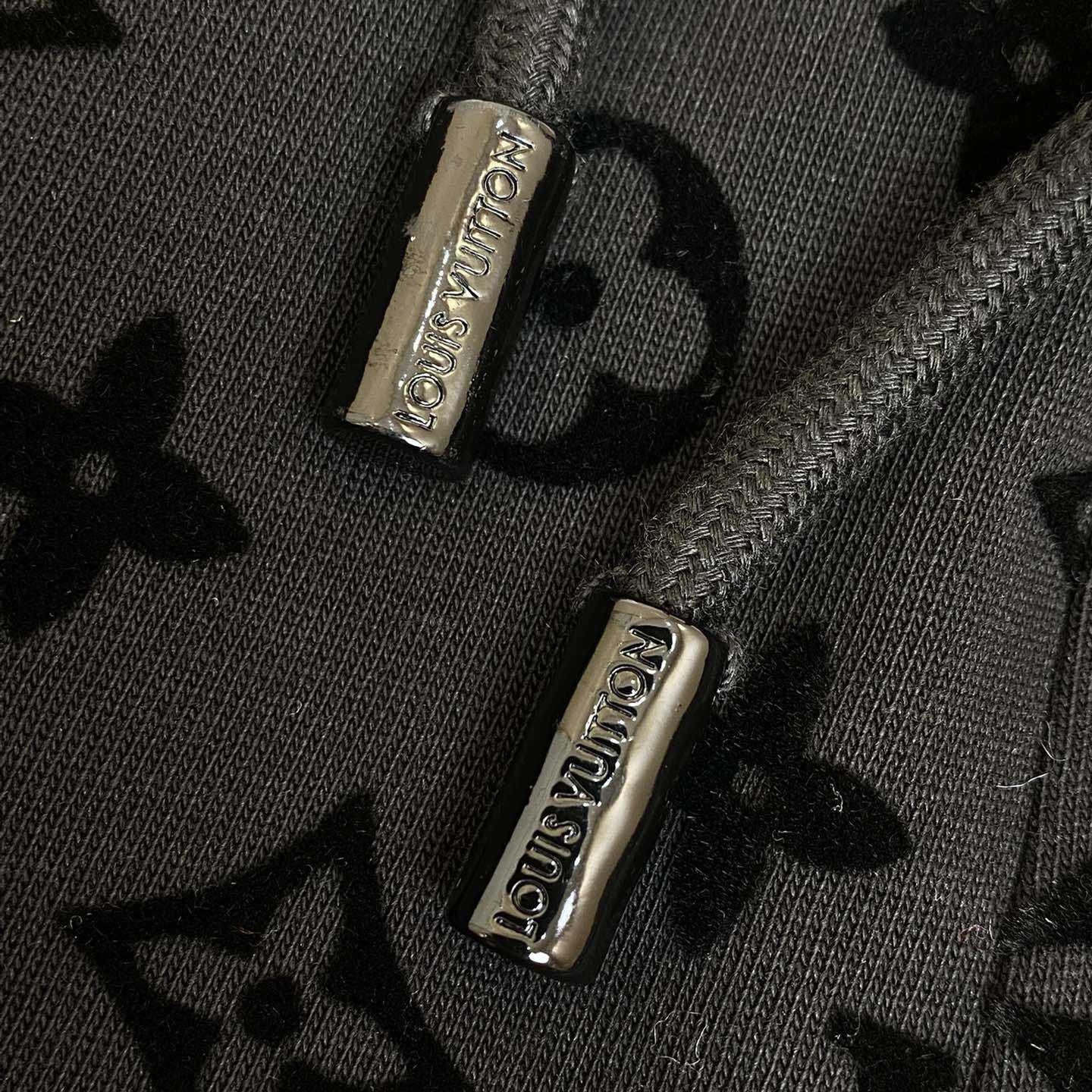 Louis Vuitton Graphic Jacquard Knitted Shorts  1AHC59 - FashionPlug