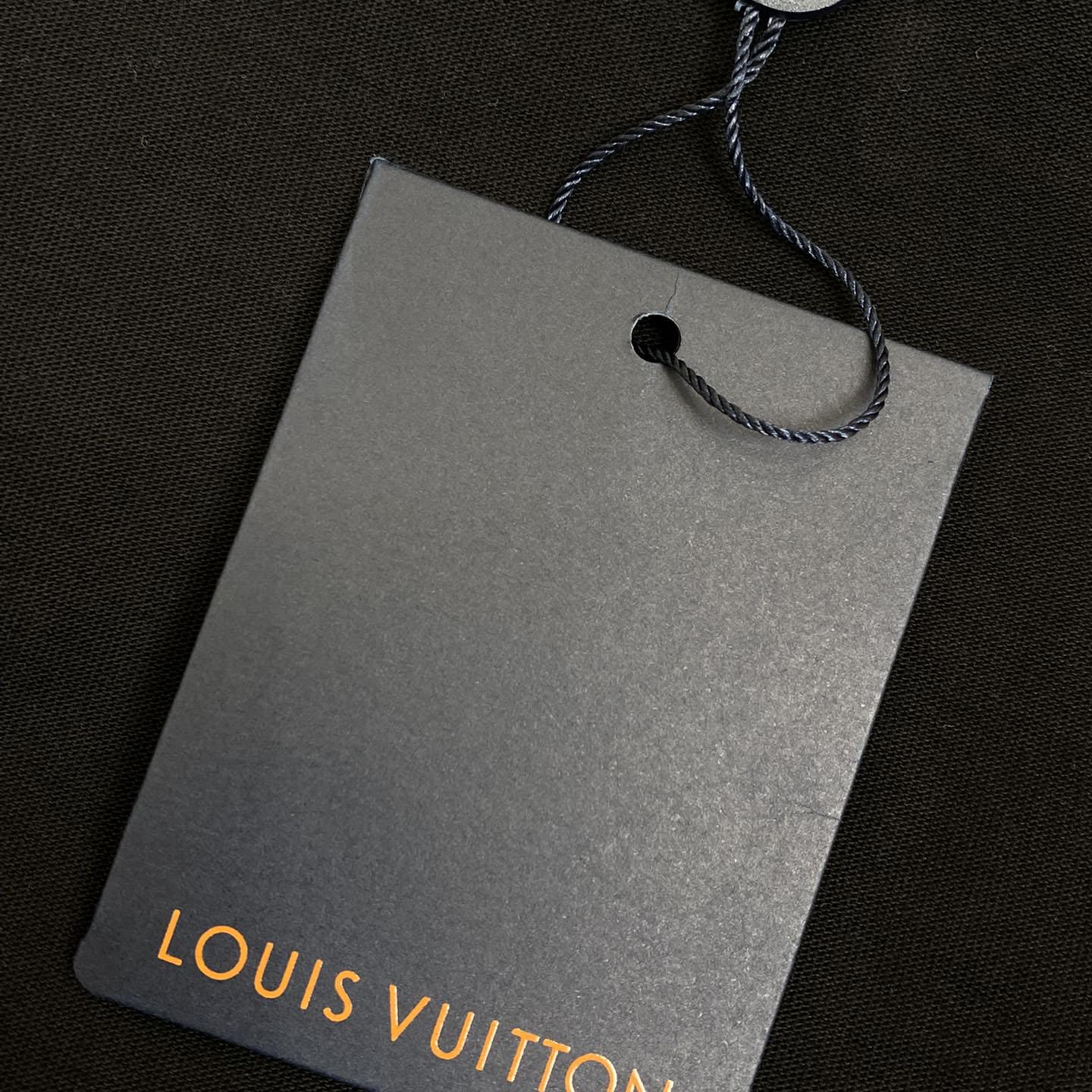 Louis Vuitton Graphic Jacquard Knitted Shorts  1AHC59 - FashionPlug