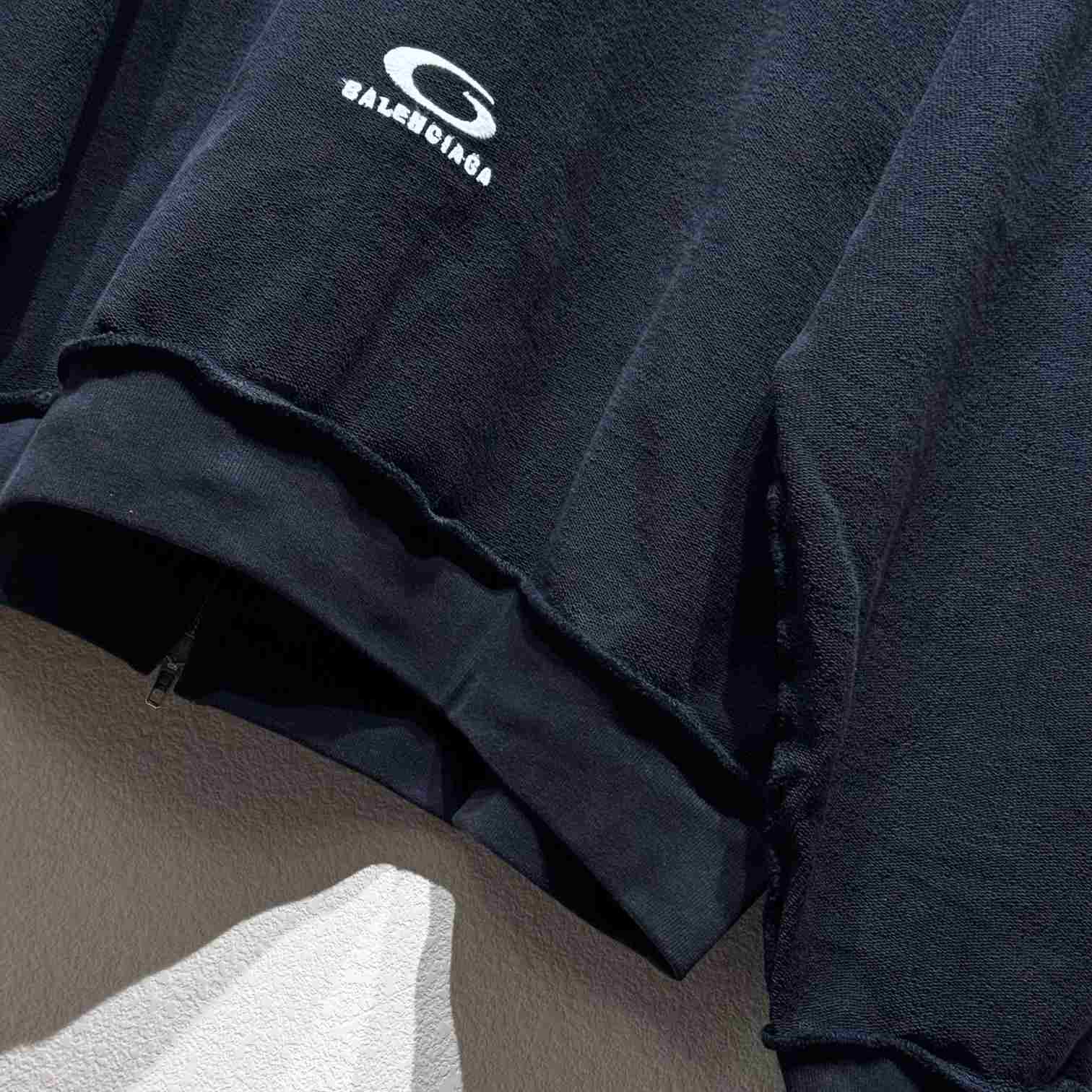 Balenciaga logo-print Hoodie - FashionPlug