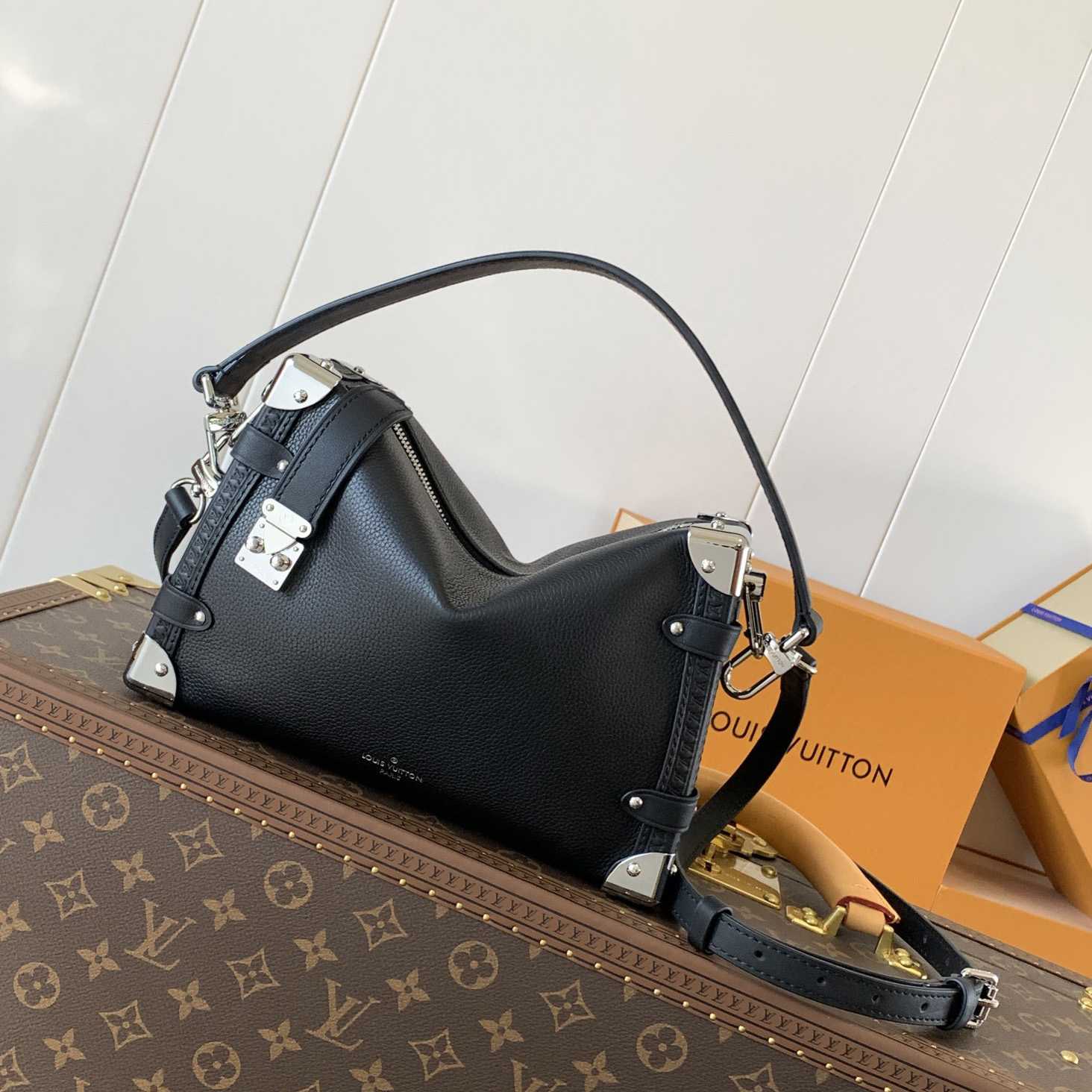 Louis Vuitton Side Trunk MM   M25160 - FashionPlug