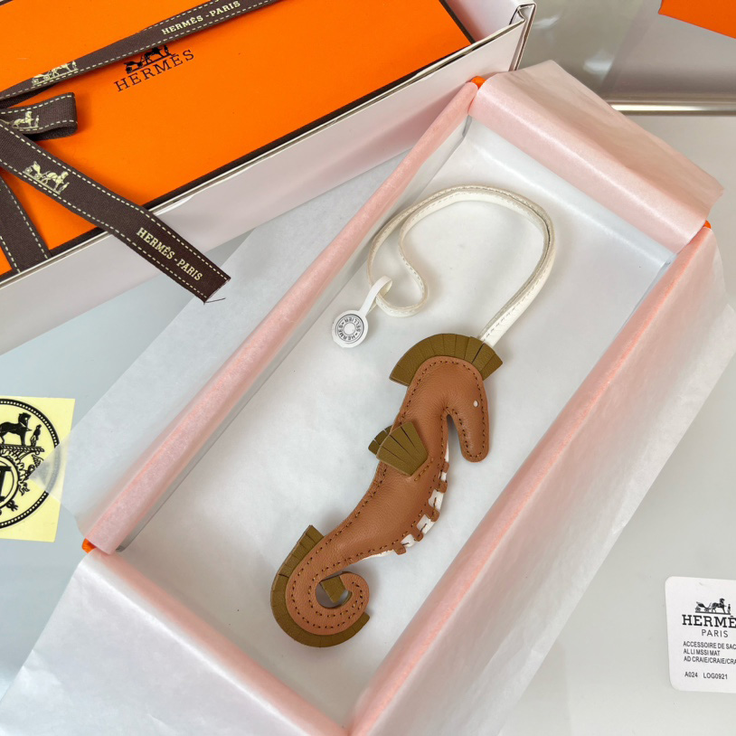 Hermes Seahorse Charm - FashionPlug
