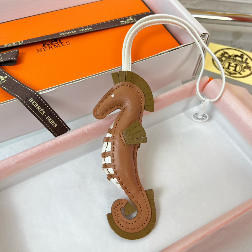 Hermes Seahorse Charm - FashionPlug