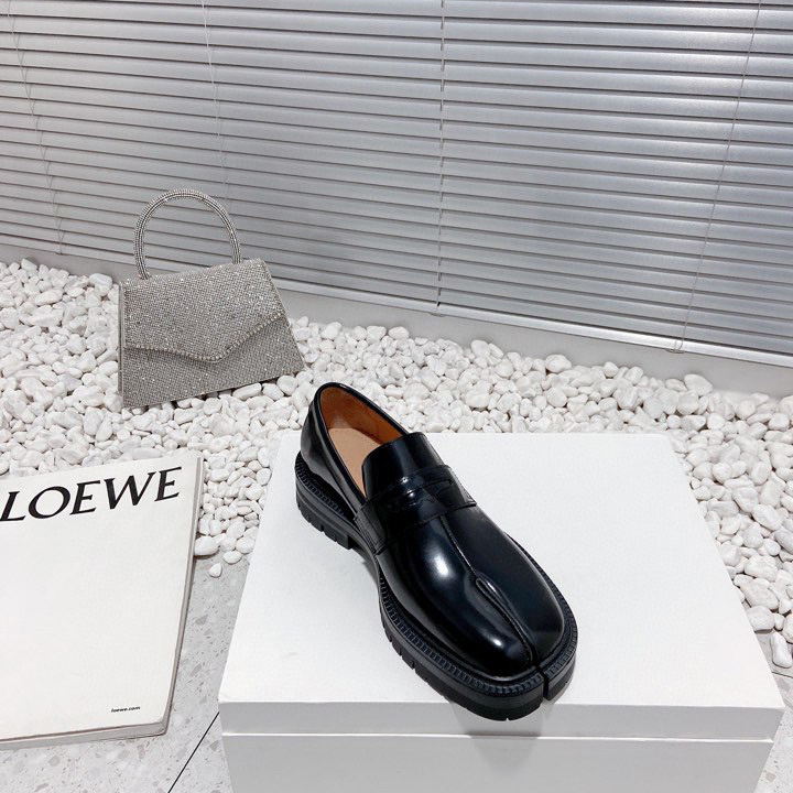 Maison Margiela Tabi Leather Loafers - FashionPlug