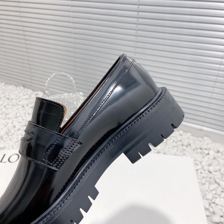 Maison Margiela Tabi Leather Loafers - FashionPlug
