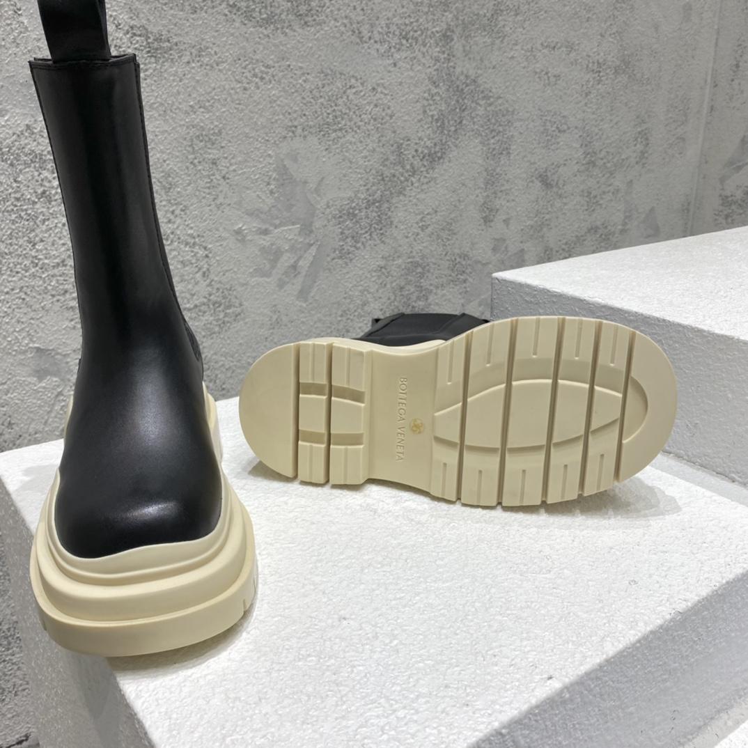 Bottega Veneta Tire Chelsea Boot - FashionPlug