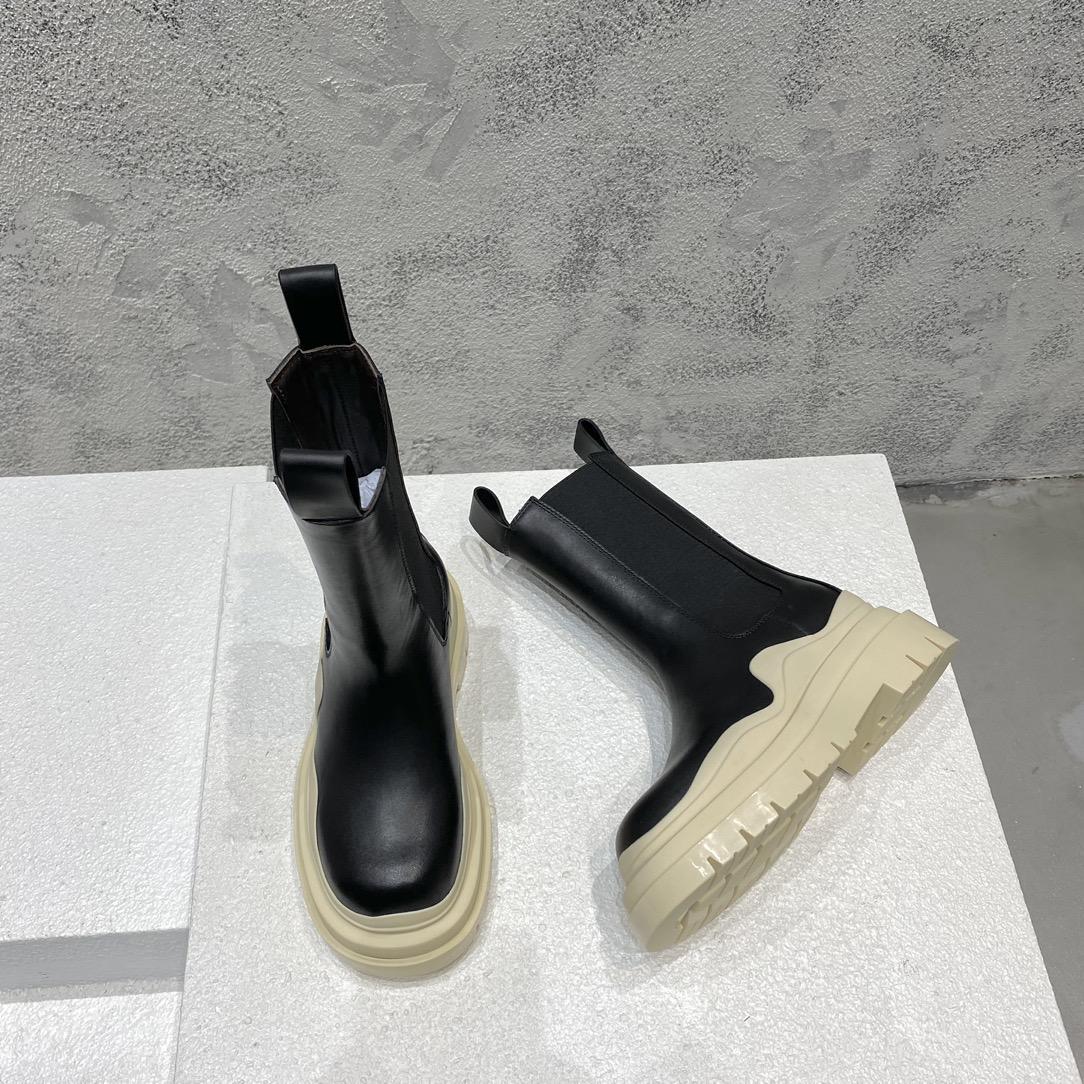 Bottega Veneta Tire Chelsea Boot - FashionPlug