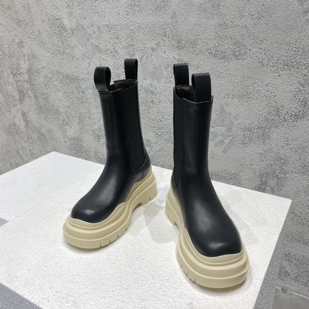 Bottega Veneta Tire Chelsea Boot - FashionPlug