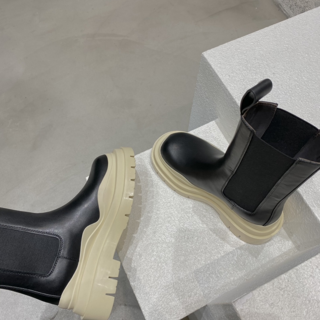 Bottega Veneta Tire Chelsea Boot - FashionPlug