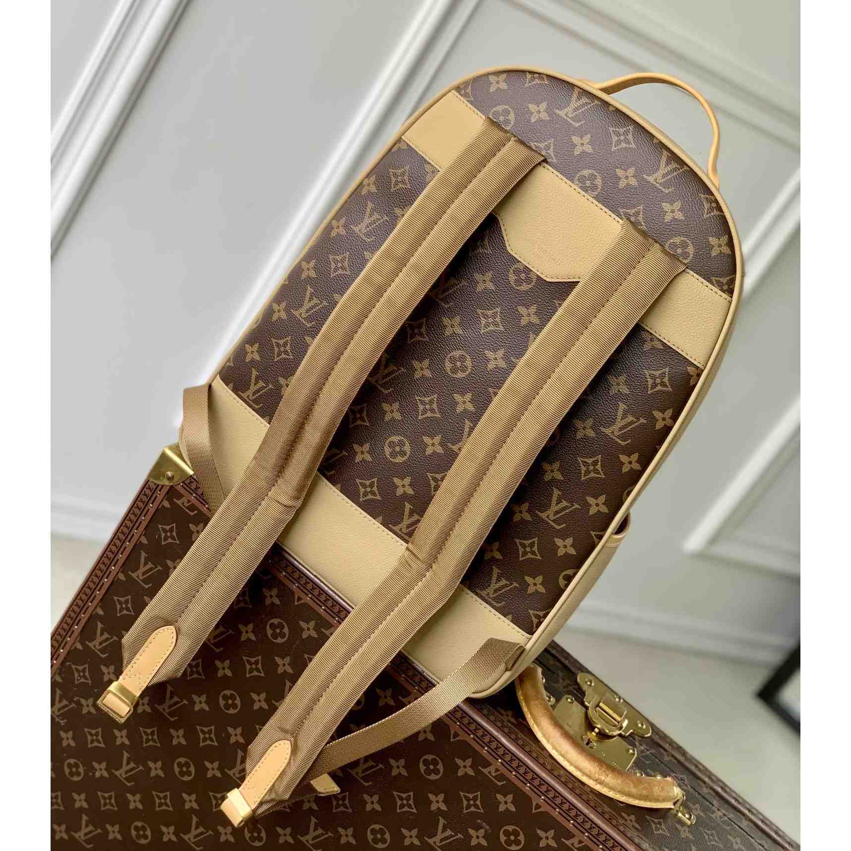 Louis Vuitton Outdoor Backpack   M12624 - FashionPlug