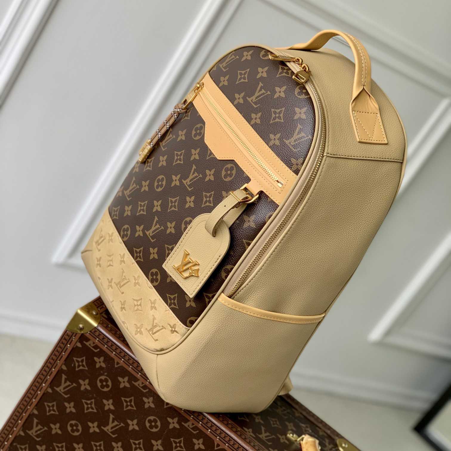 Louis Vuitton Outdoor Backpack   M12624 - FashionPlug