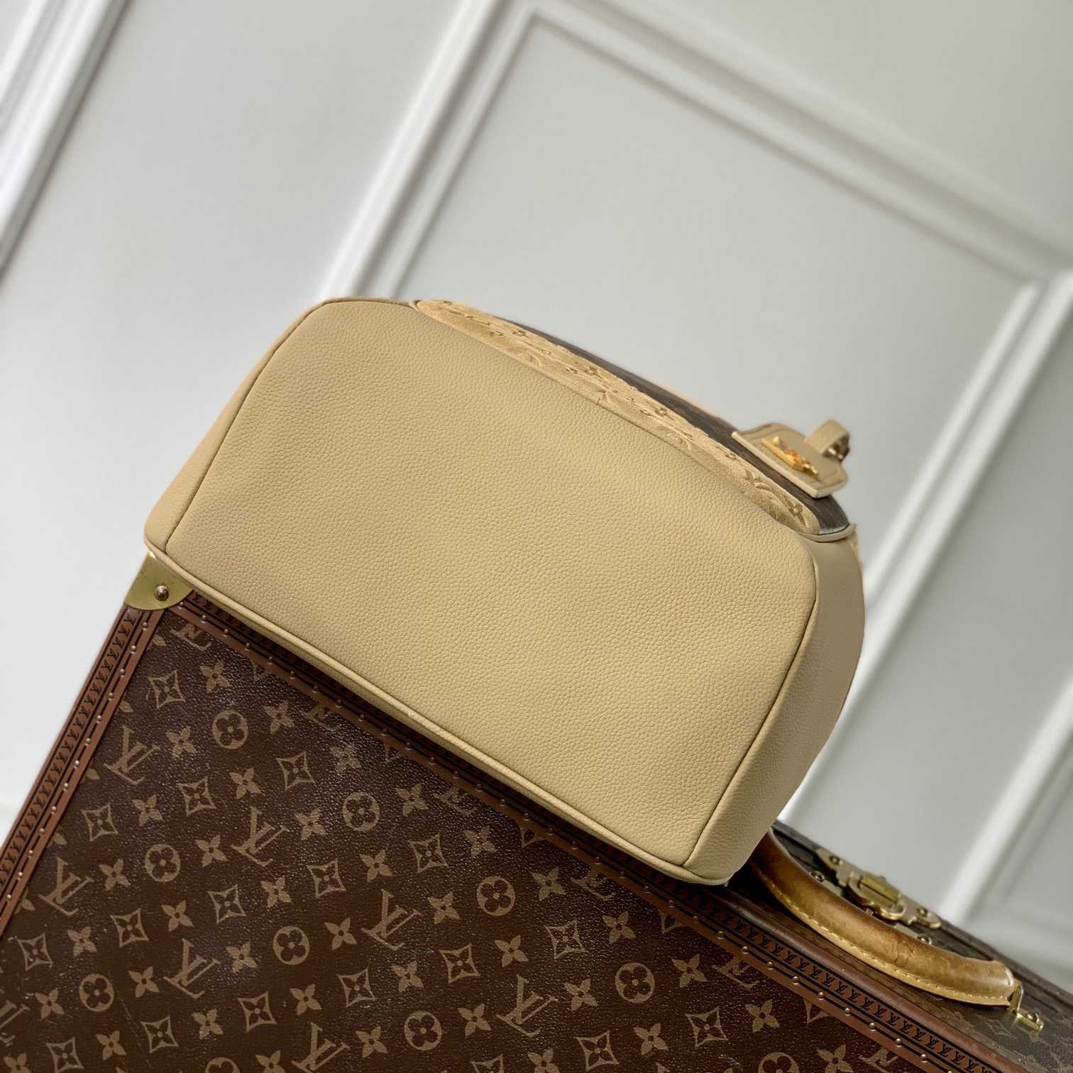 Louis Vuitton Outdoor Backpack   M12624 - FashionPlug