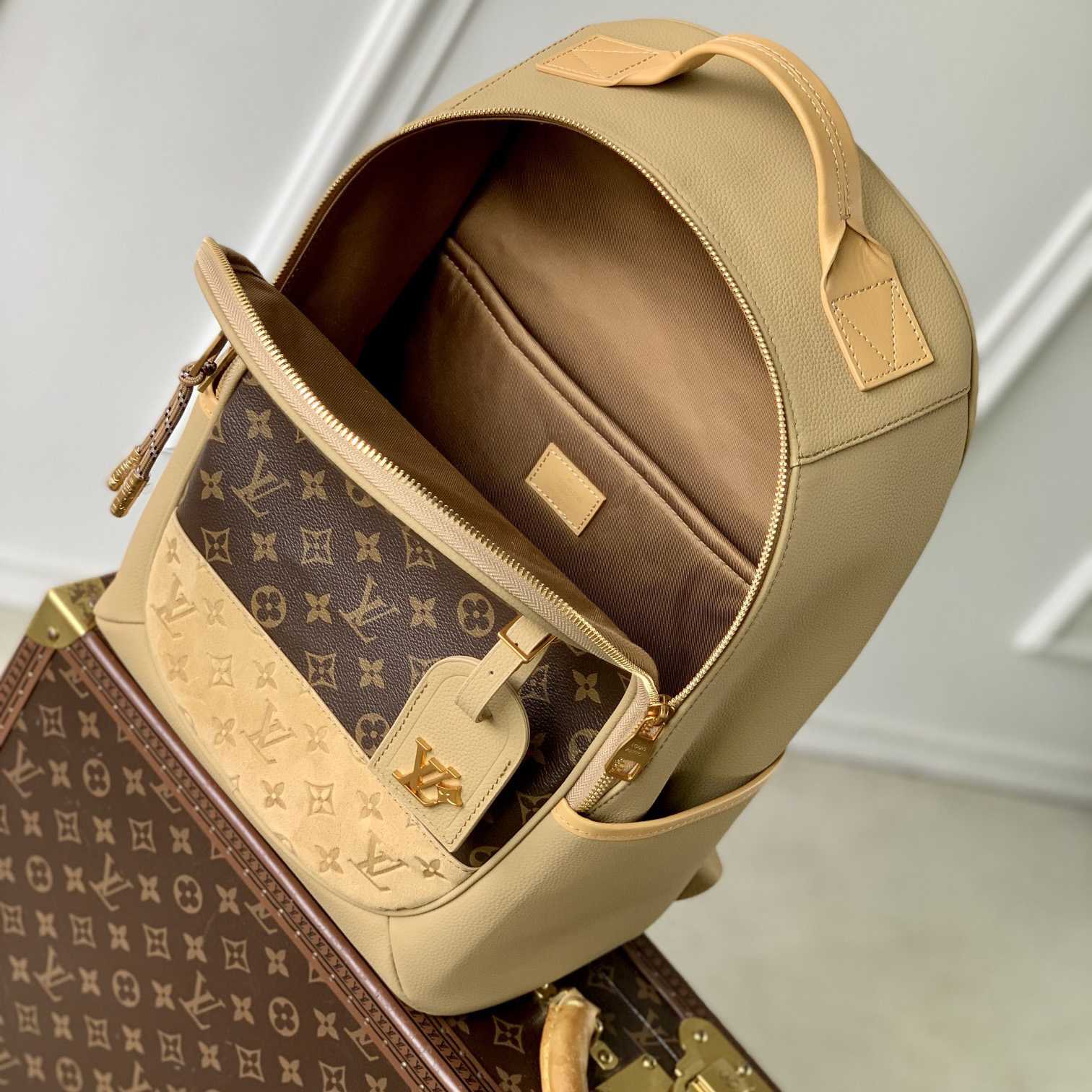 Louis Vuitton Outdoor Backpack   M12624 - FashionPlug