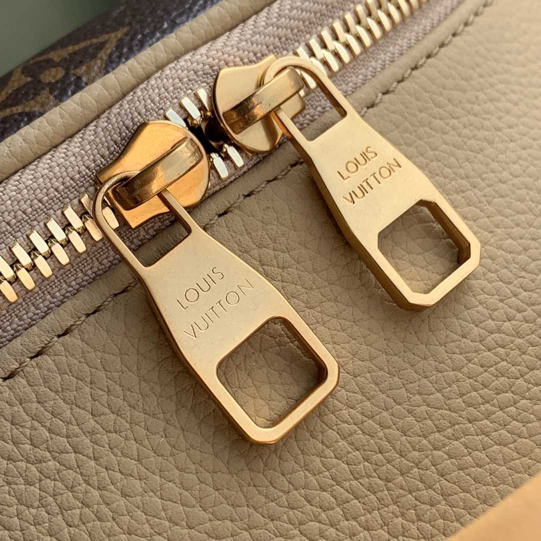 Louis Vuitton Outdoor Backpack   M12624 - FashionPlug