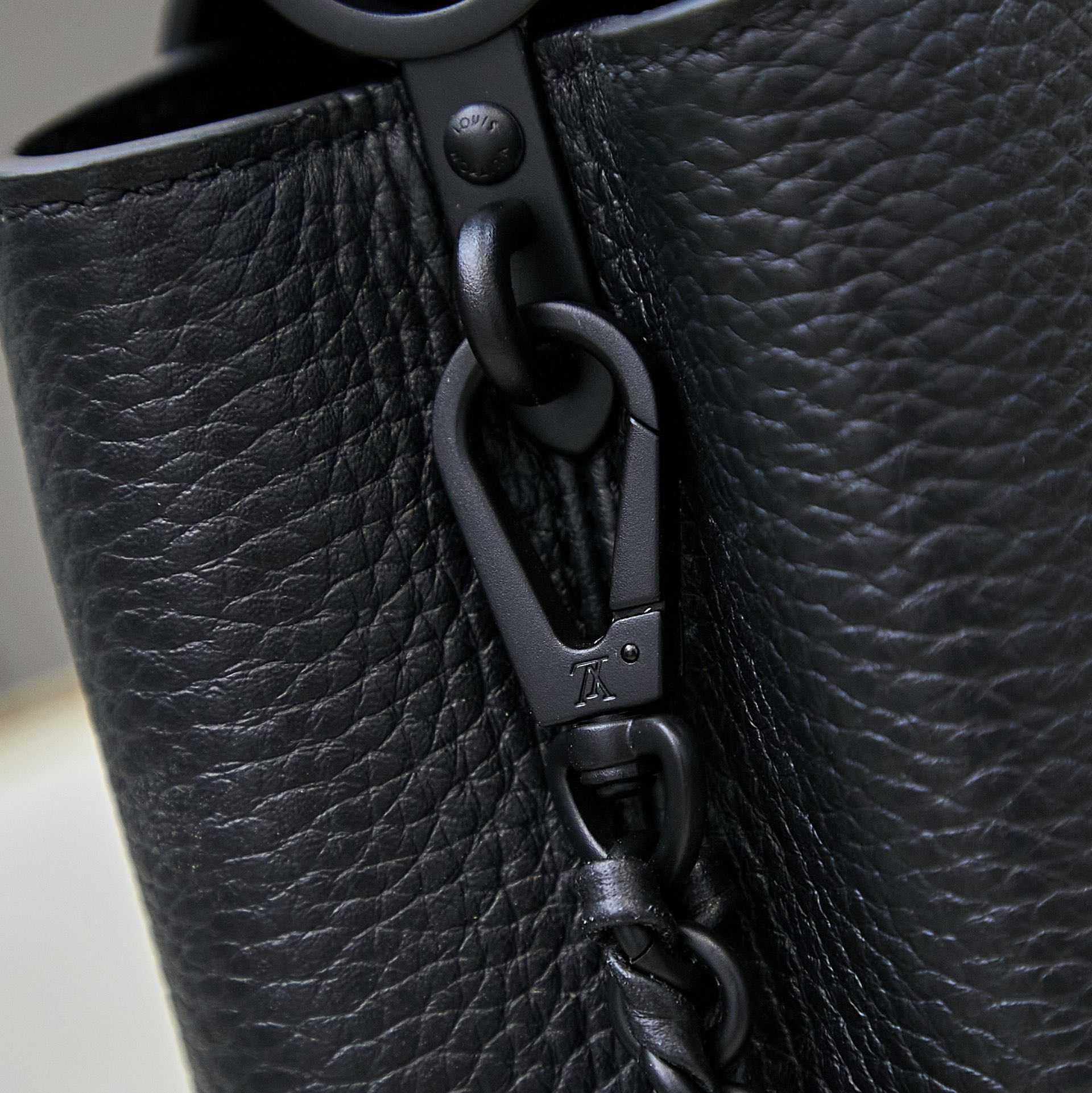 Louis Vuitton Capucines East-West Mini  M23955 - FashionPlug