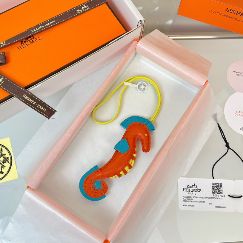 Hermes Seahorse Charm - FashionPlug