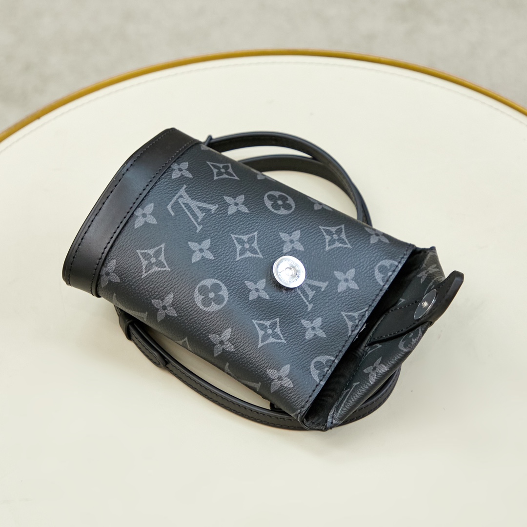 Louis Vuitton Envelope Pouch  M11613 - FashionPlug