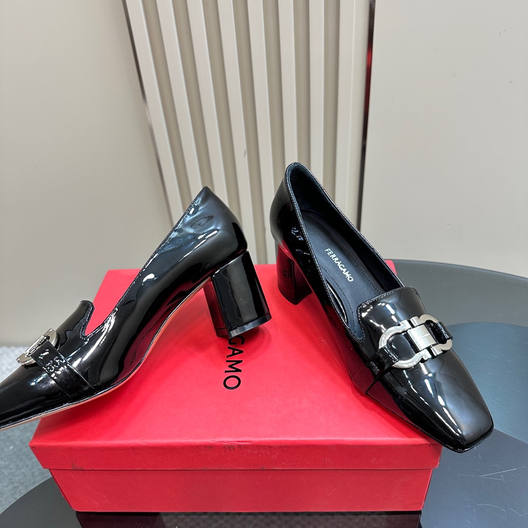 Ferragamo Pump With Gancini Ornament - FashionPlug