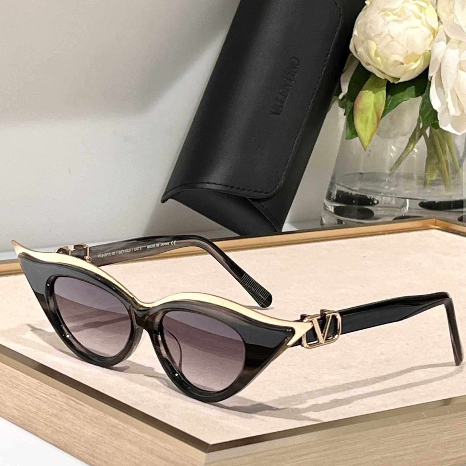 Valenti VLS-201F Sunglasses - FashionPlug